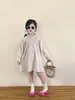 Outono 2026 Novo Estilo Coreano Roupas Infantis Meninas Gola Alta Xadrez Escovado Floral Babado Manga Bufante Vestido