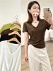 ¡Camiseta elegante de cuello en V estrecho, hombro normal! Tela de Lyocell, amigable con la piel, elegante, de manga corta, color liso, transpirable, top adelgazante