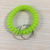 Fornecimento de mola de plástico fio de telefone anel de mão doce cor boca larga chaveiro pulseira ponto multi-colorido