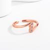 Anillo de Mujer de Lujo Ligero Simple Moebius Línea Irregular Anillo de Diamantes Sentido del Diseño Moda Combinable Recién Llegado Joyería