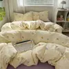 Juego de cuatro piezas de gasa de doble capa Clase A con estampado floral fresco para cama, sábana bajera, funda de edredón, juego de tres piezas para estudiante de dormitorio 4