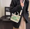 Bolsa Pequena de Lona com Letras Moda Feminina Comércio Exterior Nova Casual Estilo Ocidental Transversal para Celular Bolsa de Mão para Sair Atacado