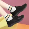 Zapatos de mujer 2023 primavera casual moda zapatilla alta gama transpirable antideslizante suela suave zapatos versátiles para viajar zapatos de malla