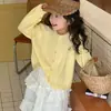 Roupa de Tricô Infantil para Meninas Little Red Fish Estilo Primavera e Outono 2026 Novo Cardigan Peça de Fora Fina Roupas de Outono Aluno do Ensino Fundamental Blusa de Manga Longa
