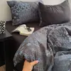 Juego de ropa de cama de cuatro piezas de algodón lavado nórdico de grado A, adecuado para dormitorios estudiantiles; juego de ropa de cama de tres piezas con sábanas bajeras y protectores de colchón, hecho con materiales amigables con la piel