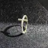 Nuevo Comercio Electrónico Transfronterizo Aliexpress Anillo de Cruz para Mujer con Circonita Microincrustada, Moderno y Personalizado, Estilo Europeo y Americano R5947