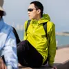 Chaqueta softshell unisex para deportes y actividades al aire libre, cortavientos, impermeable, adecuada para montañismo, simple y elegante, adecuada para ir al trabajo