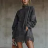 2025 Nuevo Sitio Independiente Transfronterizo Europeo y Americano Vestido de Manga Larga Suelto Retro de Gamuza con Cuello Alto y Bolsillo con Borla