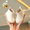 2026 Novas Botas Martin Infantis Botas Curtas para Meninas Botas de Couro para Bebê Sola Macia Sapatos de Algodão com Veludo Zíper Lateral Infantil Tendência