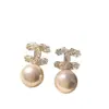 Pendientes de Perla Doble C Estilo Chanel para Mujer, Pendientes Únicos y Hermosos, Nuevo Modelo Popular 2025, Accesorios de Oreja de Verano de Alta Gama