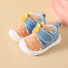 Sapatos Novos para Bebês e Crianças Pequenas Primavera e Outono Meninas Bebê Sapatos Antiderrapantes Sola Macia Respirável Interno Menino Bebê Sapatos de Algodão