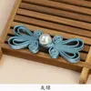 Novo Qipao Estilo Chinês com Botões Tradicionais, Cauda Longa, Orelhas de Coelho, Pingentes de Pérola, Botões Tecidos Feitos à Mão, Acessórios Hanfu, Estilo Nacional