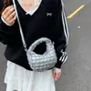 Bolsa de Hombro Portátil de Nube Súper Popular de Nicho para Mujer 2025 Nueva Ligera y Versátil con Diseño de Rejilla de Burbujas