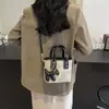 Bolsos de nicho texturizados de alta calidad 2024 nuevos bolsos para mujer versátiles bandoleras retro de hombro bolsos cubo portátiles de moda
