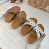 Sandalias Birkenstock de estilo francés para niña, casuales, de lunares, versátiles, con punta abierta, suela gruesa, para uso en exteriores, nuevo modelo de verano 2026 para la playa