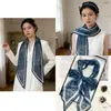 Lenço Profissional Feminino de Chiffon Artístico e Sofisticado para Primavera-Verão, Lenço Longo Estreito de Seda Versátil e Elegante para Amarrar no Pescoço, Atacado