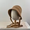 Gorro de pescador tejido estilo japonés con abertura trasera y nudo de corbata, versión coreana, adecuado para cabezas grandes, te mantiene abrigada, hace que tu cara parezca más pequeña y protege tus orejas del frío.