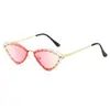 Gafas de Sol Coloridas Distintivas Estilo Coreano Incrustadas de Diamantes Ojo de Gato Moda para Mujer Populares en Internet Toma Callejera Pasarela Ins Metal Ligero de Lujo Gafas de Sol