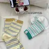 Calcetines a rayas color dopamina para mujer, calcetines nuevos de estilo coreano hasta la mitad de la pantorrilla con etiquetas de tela de gatito de dibujos animados lindas, calcetines apilados