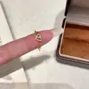 Anillo de Letra con Diamantes Huecos en Forma de Corazón Estilo Coreano para Mujer, Nuevo Diseño de Nicho, Versátil para el Trabajo, Anillo Abierto Ajustable