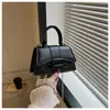 Bolsa de mão da moda para mulheres 2024 nova tendência cor sólida bolsa de ombro transversal estilo western bolsa quadrada pequena simples bolsa casual