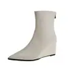 Elegantes botines de ante color albaricoque con punta fina y tacón de cuña, con cremallera trasera, botas estilizadas para mujer, Otoño/Invierno 2026