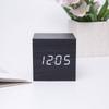 Reloj de madera LED inteligente controlado por voz cuadrado pequeño pantalla digital temperatura y humedad reloj despertador electrónico multicolor