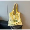 Bolsa de Ombro Grande Capacidade Estilo Novo Transfronteiriça 2026 com Estampa de Letras para Mulheres, Bolsa de Compras Fresca e Simples, Bolsa Versátil de Tecido para Mulheres