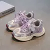 Sapatos para Meninas 2025 Primavera e Outono Novos Tênis Infantis Leves Sapatos Torre para Meninos Tênis de Corrida para Bebês Respirável Primavera