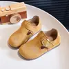 Zapatos Casuales de Cuero Retro para Niñas 2026 Otoño Nuevo Velcro para Niños Suela Suave Zapatos Individuales Antideslizantes Estudiante Zapatos tipo Birkenstock