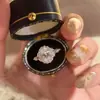 Anillo de Flor de Diamante de Plata de Ley S925 para Llevar en la Mano para Mujeres, Lujo Accesible, Estilo de Mediados de Siglo, Anillo de Diseño de Nicho de Gama Alta, Popular en Xiaohongshu