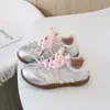 Zapatillas de Entrenamiento Plateadas Alemanas para Niñas Primavera y Otoño Suela Suave Tenis Infantiles para Edades 6-12 Zapatos Casuales Versátiles para Niños Mayores