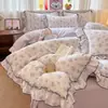 Conjunto de Quatro Peças em Malha Estilo Princesa Coreana, Dupla Camada de Gaze, Renda Dupla, Confortável Conjunto de Três Peças para Dormitório, Lençol de Cama e Lençol com Elástico Estampado de Desenho Animado