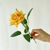 Decoração de Casamento Rosas Europeias Amarradas à Mão Flores Artificiais Dia dos Namorados Arranjo de Flores Adereços de Fotografia Flores Artificiais de Mão Flores Artificiais
