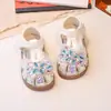 Sapatos para Meninas Sandálias Fechadas de Princesa Infantil Novo Estilo de Verão 2026 Cristal Moda para Bebês Solado Macio