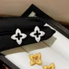Pendientes de trébol de cuatro hojas dorados estilo dinero antiguo con pasador de plata pura S999 2026 pendientes extremadamente hermosos con un toque de alta gama, accesorios para orejas de lujo ligero
