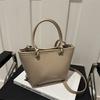 Bolsa de balde portátil simples feminina 2024 verão novo casual pendular moda cor sólida simples ombro bolsa transversal
