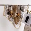 Lenço Quadrado Pequeno de 70cm Lenço de Seda Moda Primavera e Verão Lenço Estampado Xadrez Lenço Profissional Versátil