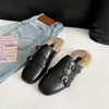Fivela de cinto estilo britânico biqueira de metal chinelos femininos sapatos de pele slip-on para exterior salto baixo tamancos convenientes vazados esculpidos