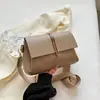 Bolso de alta gama 2026 nuevo diseño de moda para mujer bolso versátil con correa ancha bolso cruzado gran capacidad para el trabajo diario bolso de hombro pequeño cuadrado