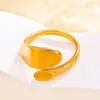 Moda Europeia e Americana Anel Exagerado de Aço Inoxidável para Mulheres Ouro 18K Simples Estilo Ins Anel de Design de Ponta Joias Atacado