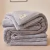 Colcha de veludo de leite de inverno, espessa para aquecimento, adequada para dormitórios estudantis, enchimento de colcha tamanho solteiro, atacado para presentes