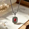 Colgante Artístico de Plata Vintage Plata S925 Incrustado con Ágata Roja del Sur, Exquisito Colgante Caja de Gau con Patrón Geométrico