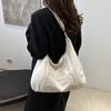 Bolso de mano informal sencillo de estilo japonés para mujer, bolso cruzado de hombro ligero con diseño de nicho de gran capacidad para estudiantes.