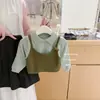 [Xian Ning Qi] ¡Original! Conjunto de estilo coreano para niñas, perfecto para usar en capas en primavera y otoño: un top de tirantes de punto y pantalones de pierna ancha