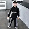 Conjunto de Moletom Masculino Botão Único Primavera e Outono 2026 Nova Moda de Primavera Conjunto Casual de Duas Peças para Meninos Pequenos