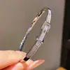Pulseira de Ouro Real 18K Banhado Zircônia Redonda Fecho Cruzado Corrente de Mão Simples Fashion Light Luxury Toque de Luxo Joia de Mão para Mulheres