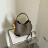 Bolso tipo cubo de diseño de nicho nuevo transfronterizo 2026, gran capacidad, elegante y versátil, bolso de hombro y cruzado con asa de cadena