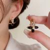 Pendientes geométricos con hebilla de oreja de estilo frío, sencillos, ligeros, de lujo, de gran sentido, para mujer, versátiles, venta al por mayor