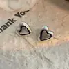 Brincos Brancos Exquisitos de Gato Desenho Animado Borboleta para Mulheres Design de Nicho Sentido de Design Pequenos Brincos terno Atacado Brincos Yiwu